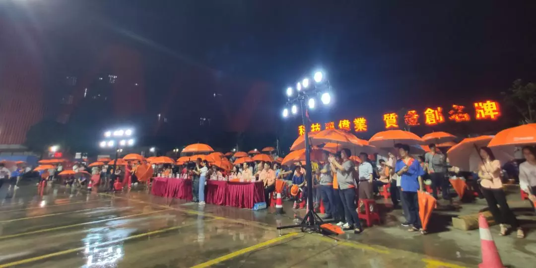 “風(fēng)雨無(wú)阻，黨企同行”廣東偉業(yè)集團(tuán)獻(xiàn)禮建黨98周年文藝晚會(huì)圓滿舉行